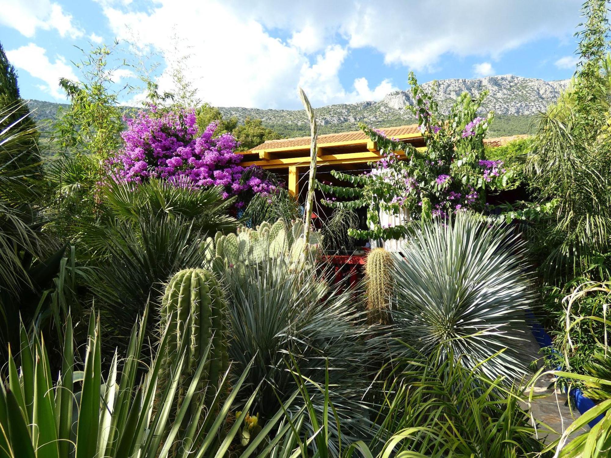 Villa Tropica, Total Privacy, Tropical Garden And Private Pool Kaštela Екстериор снимка